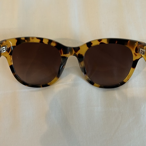 New banana republic tortoise shell sunglasses measurements 50 22. - Picture 6 of 9